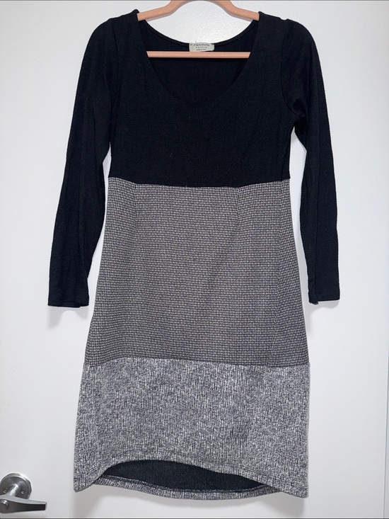 Femme Fatale Dresses & Skirts - Colorblock Long Sleeve Knit Dress in Black and Gray by